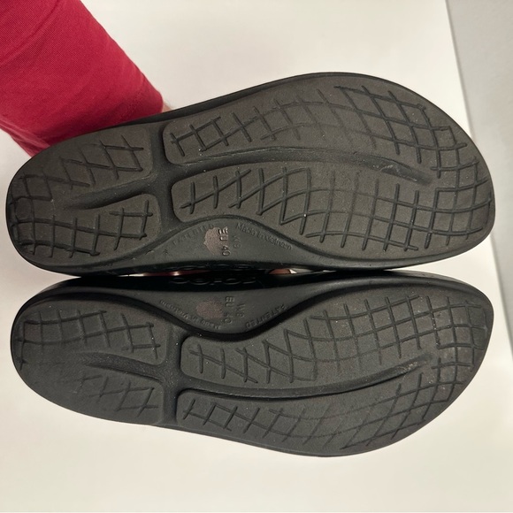 Oofos WOMEN'S OOLALA LUXE SANDAL - LATTE
Size 9.0 - Picture 8 of 12